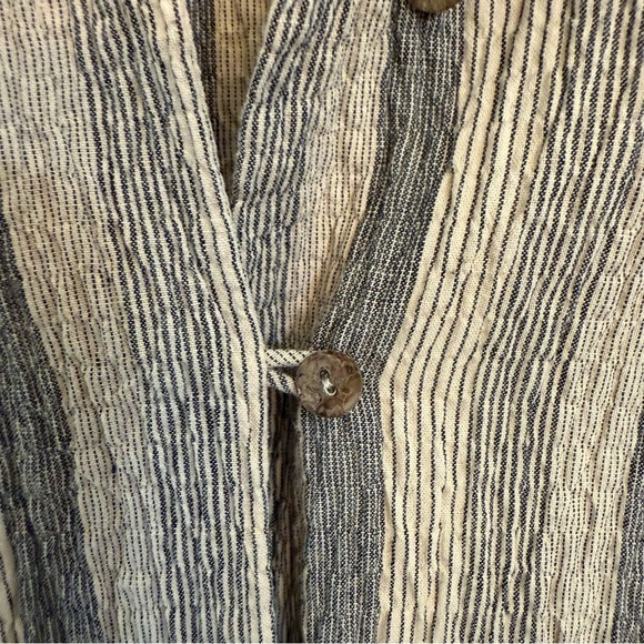 Asiatica Striped tan / black blouse crinkly high end luxury. - Picture 3 of 8